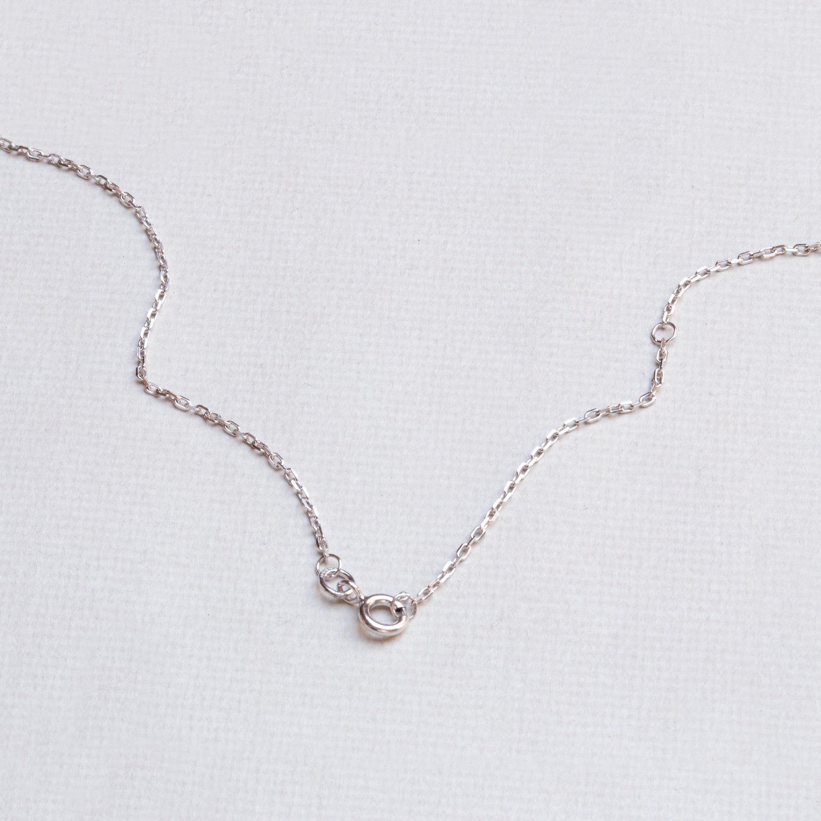 Plain white sales gold necklace