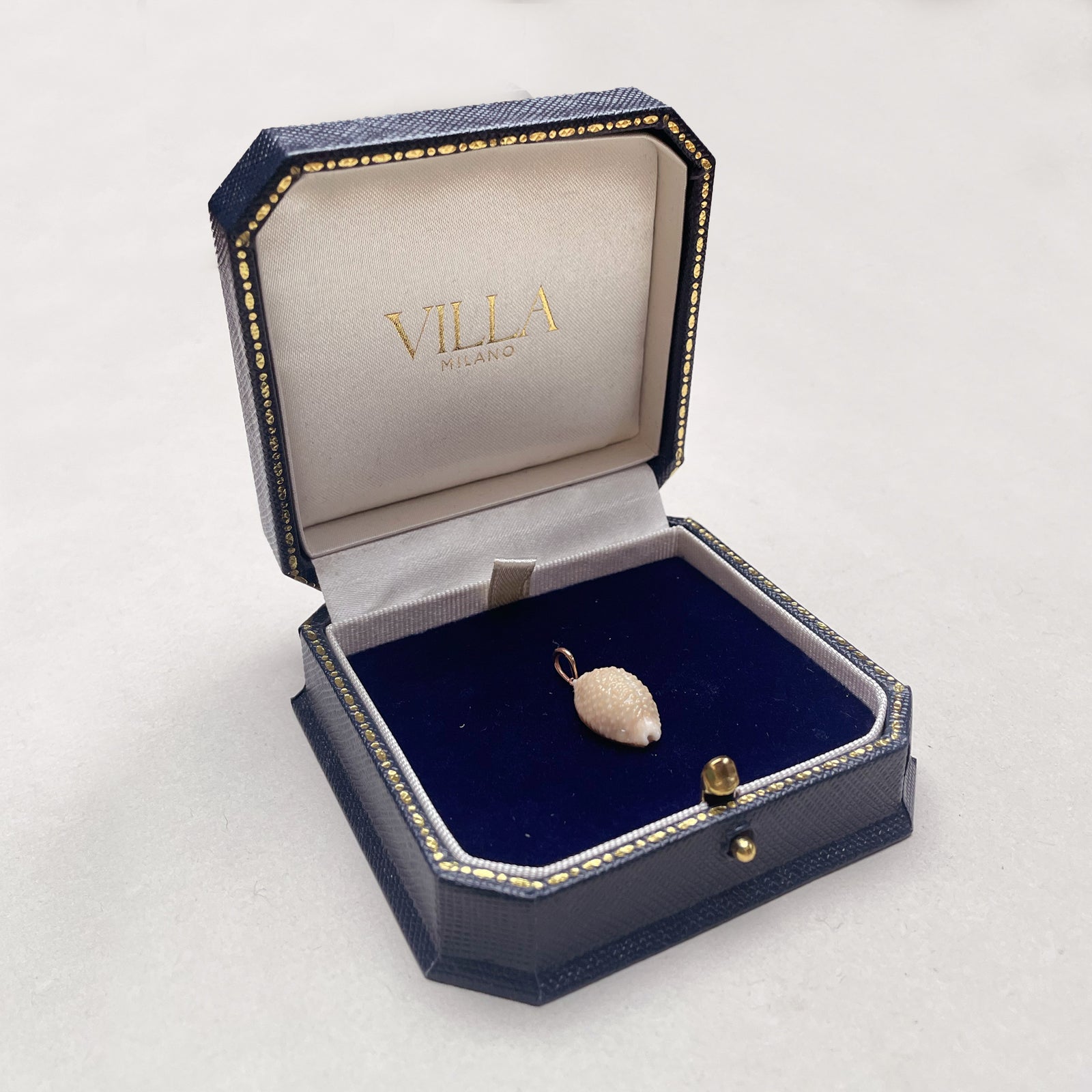 Villa Milano Shell Charm Pendant