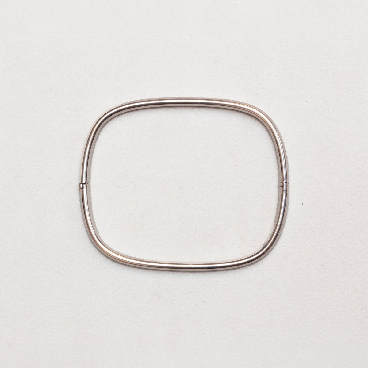 18ct White Gold Bangle Bracelet