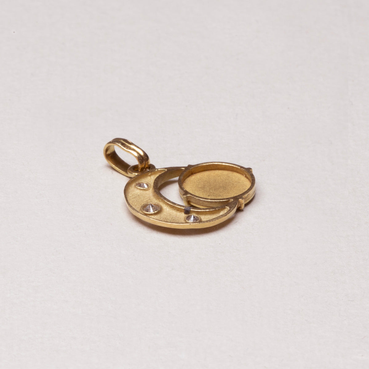 Vintage 18ct Gold Capricorn & Diamond Crescent Moon Pendant Charm