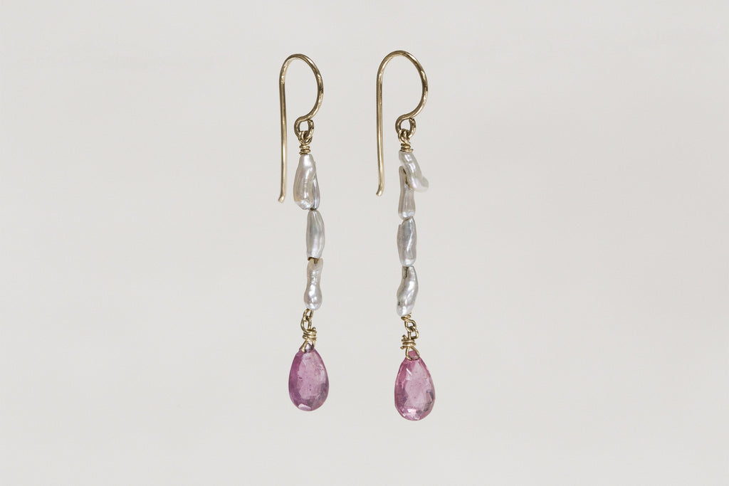 a perfect mariage of silky white keshi pearls and most delicious pink sapphire 