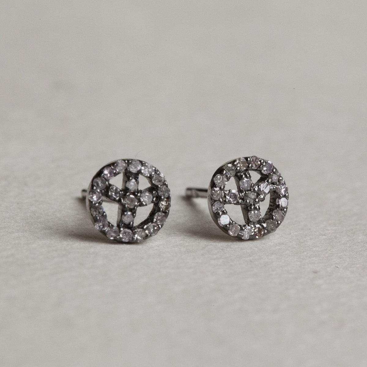 the dark rock 'n' roll look of the setting, enhanced by the light diamonds