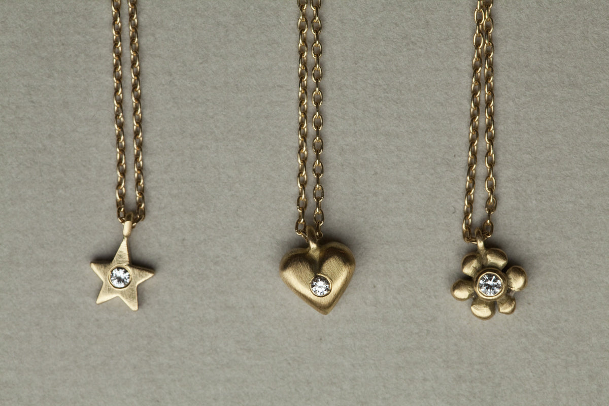 diamonds used in Marian Maurer necklaces are of the highest quality 
