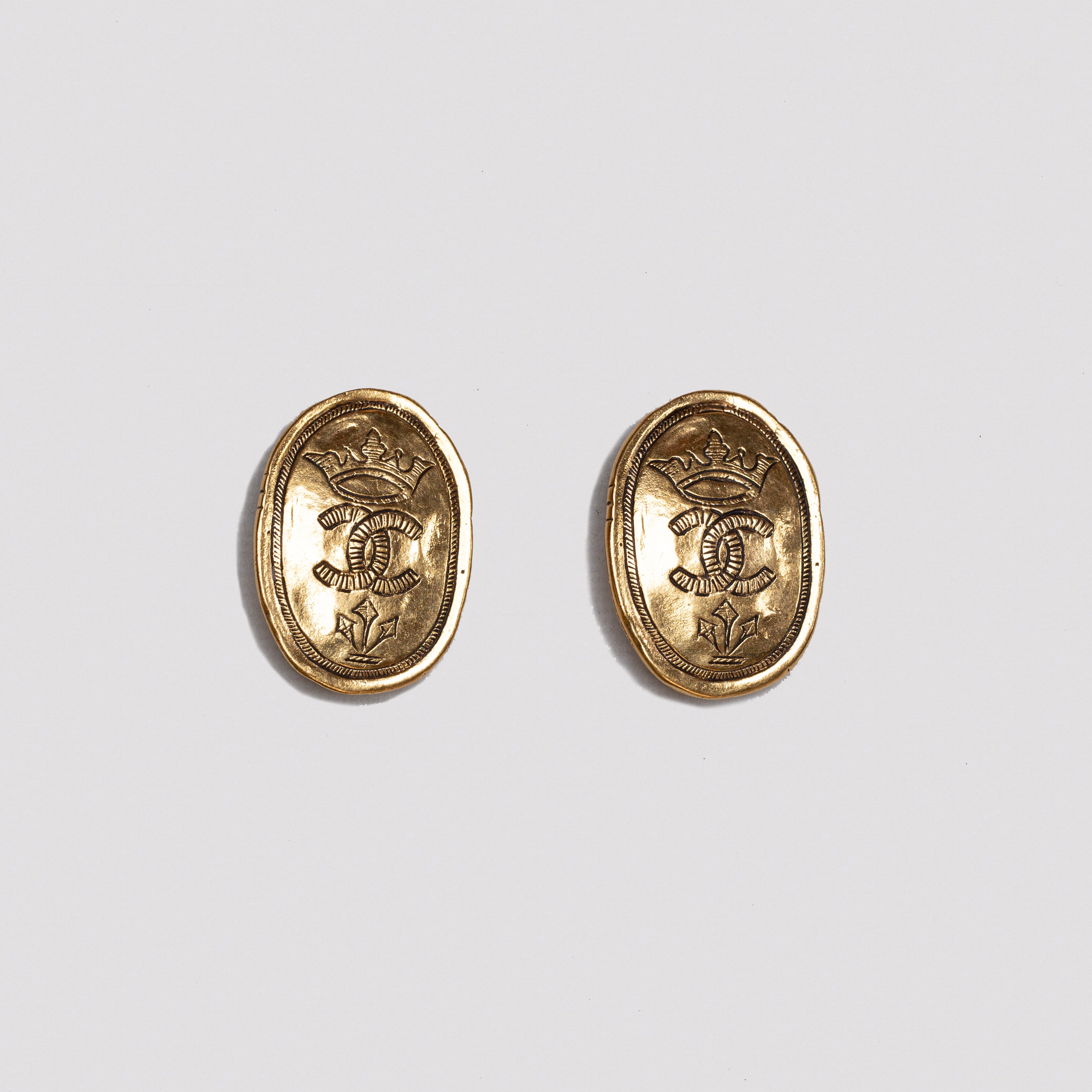 Vintage Chanel Gold Clip-on Earrings - felt