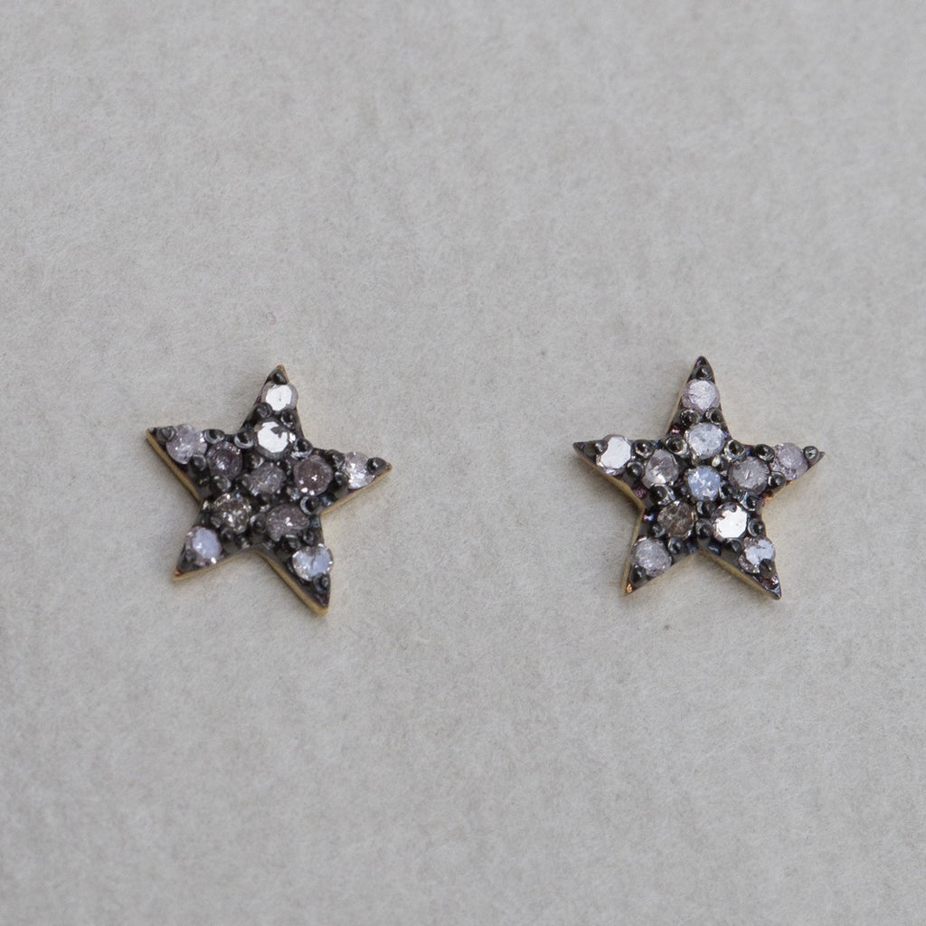 the oxidised silver background brings out the twinkle in the diamonds