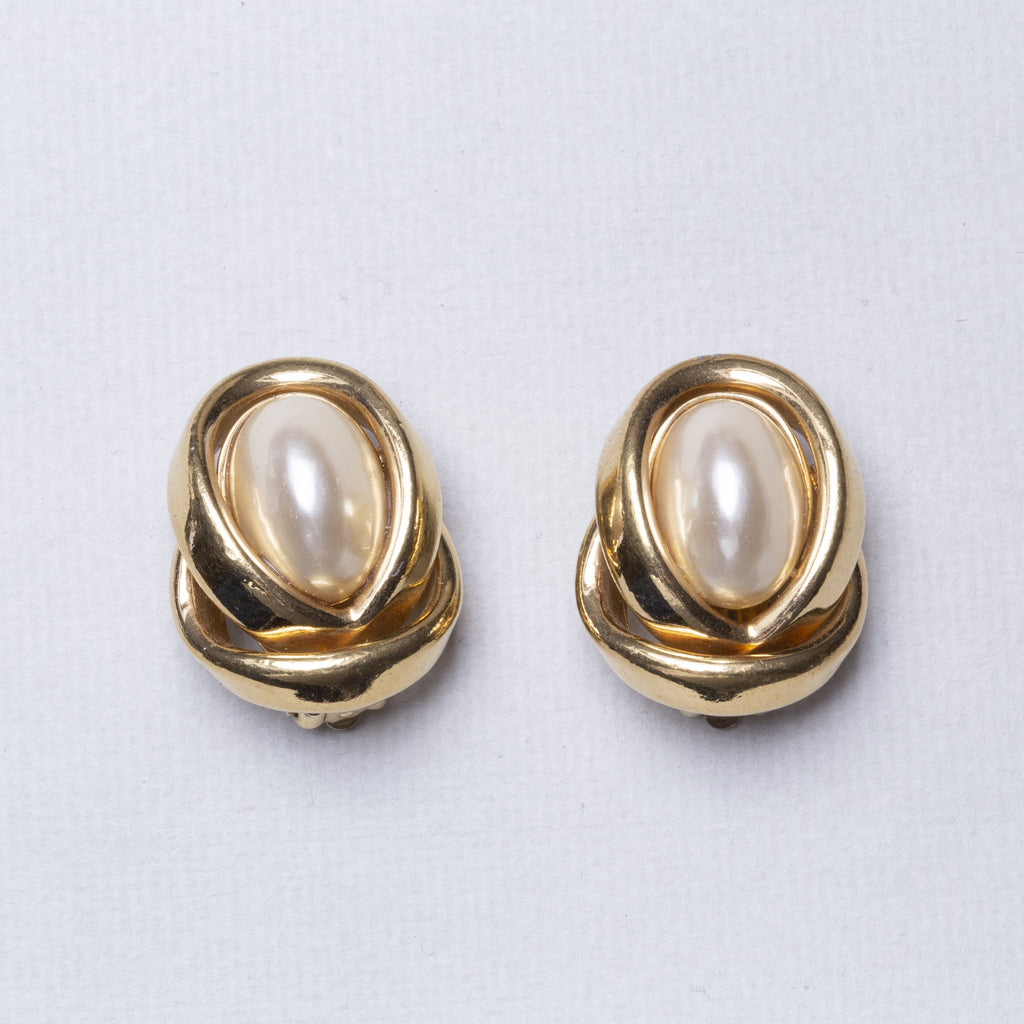 Vintage Pearl Necklace with Gold Clasp and Earrings