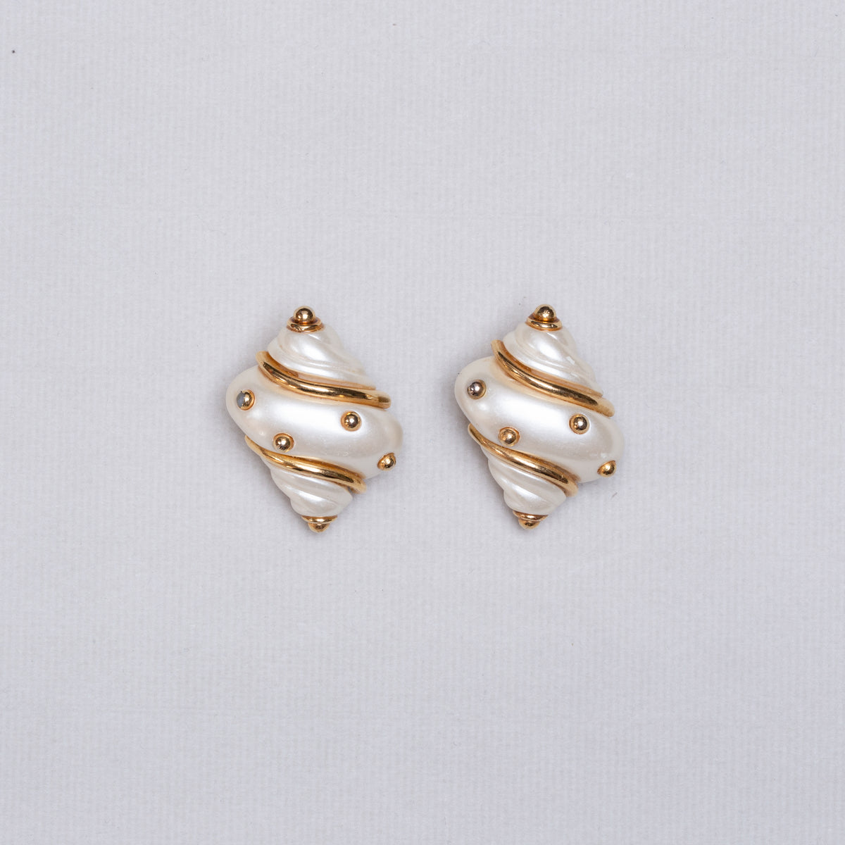 Vintage Shell Clip-on Earrings