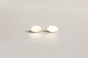 fantastically simple and intriguing lips studs made of gold plated silver
