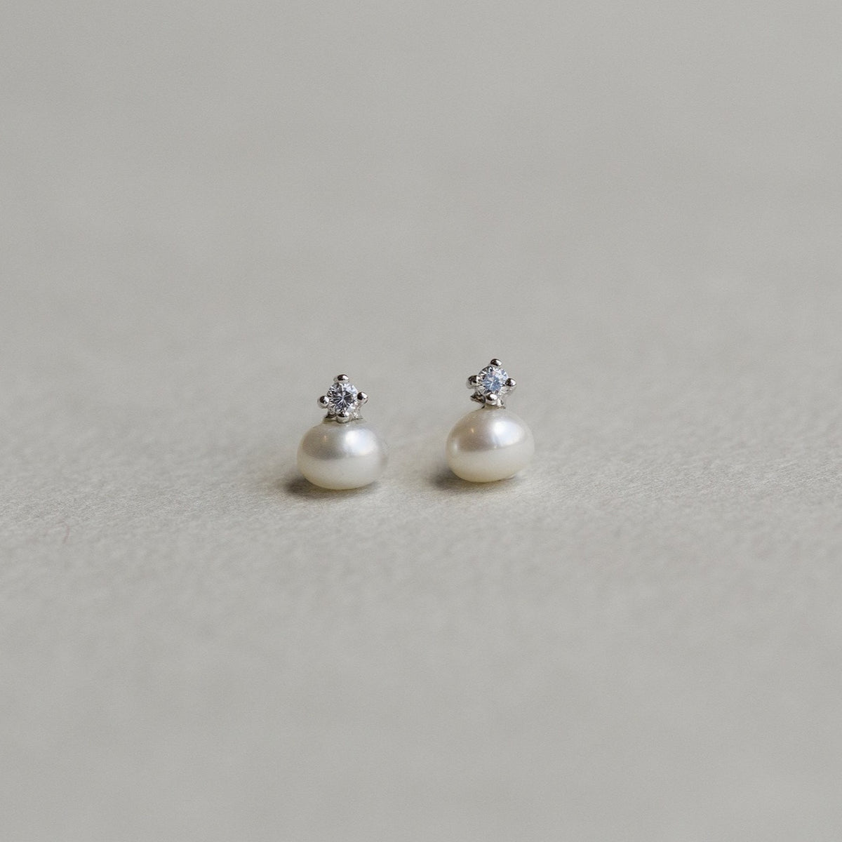 wonderful freshwater pearls with cubic zirconia 'crown'