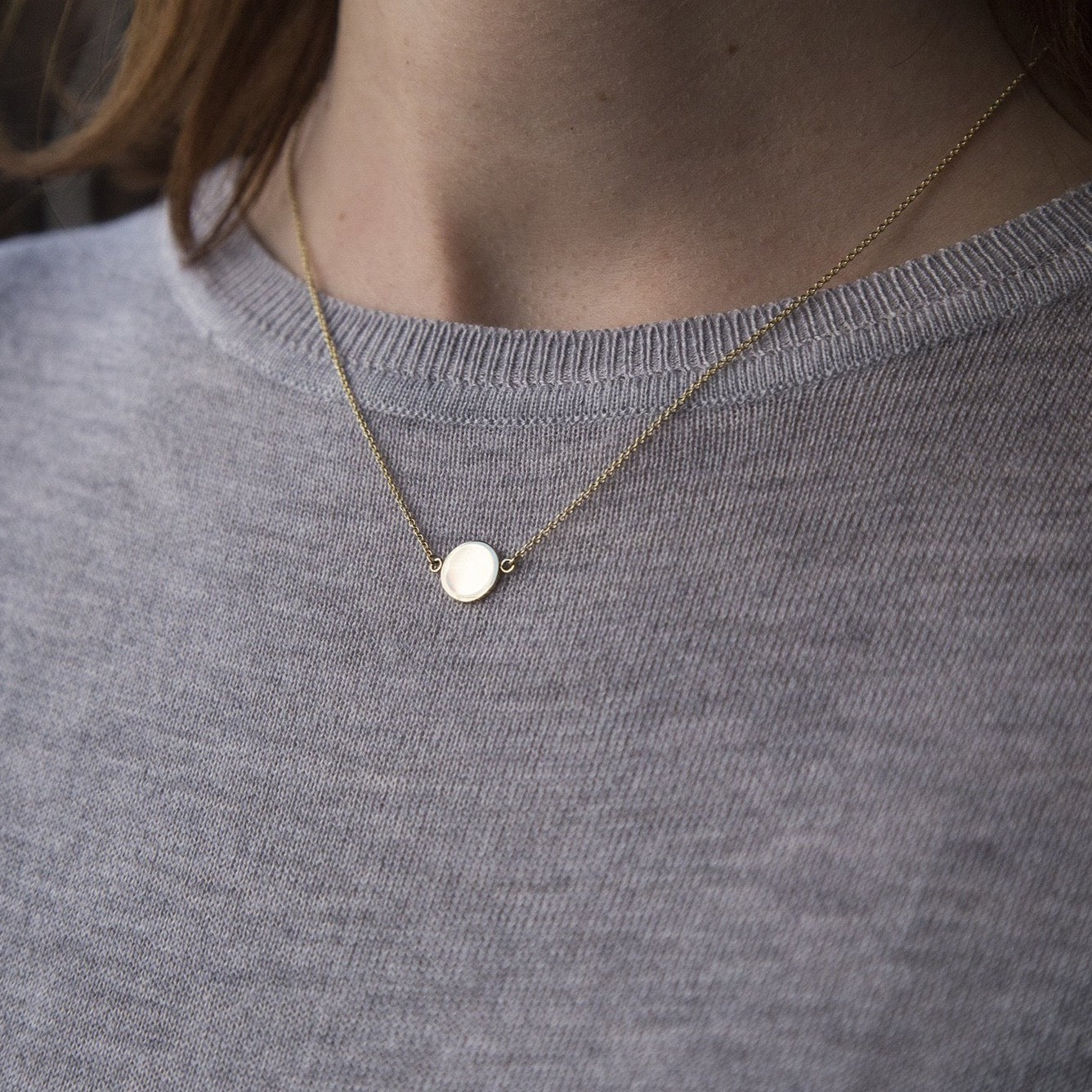 lovely plain disc necklace for modern girl