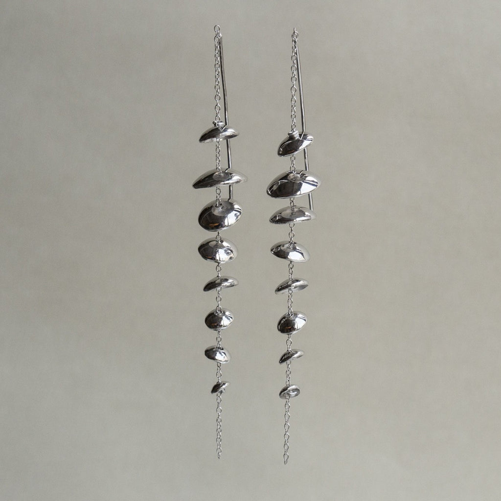 sterling silver version offers a more dramatic and striking look