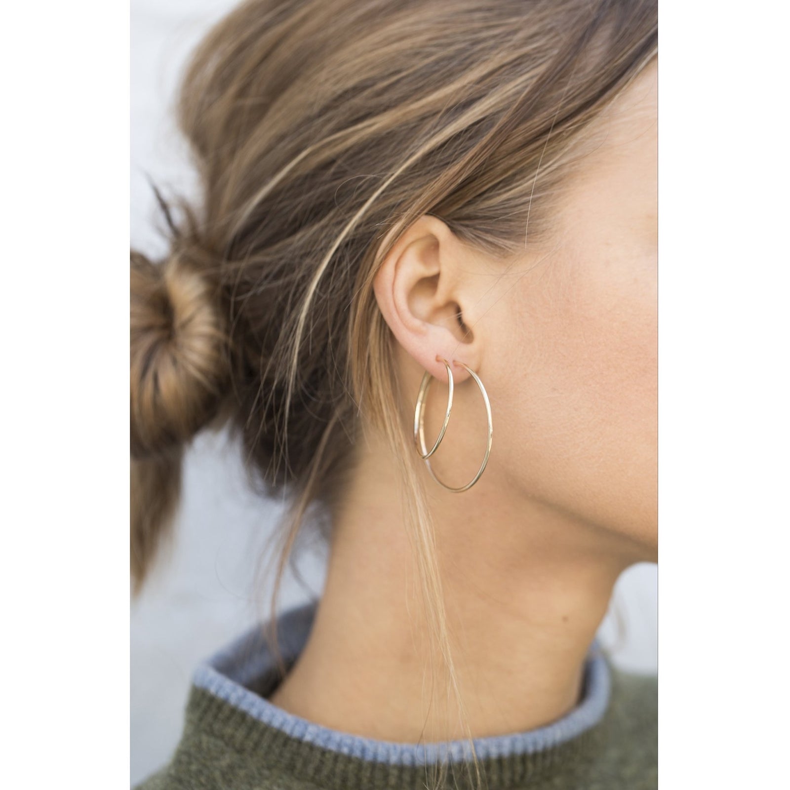 Thin gold deals bar earrings