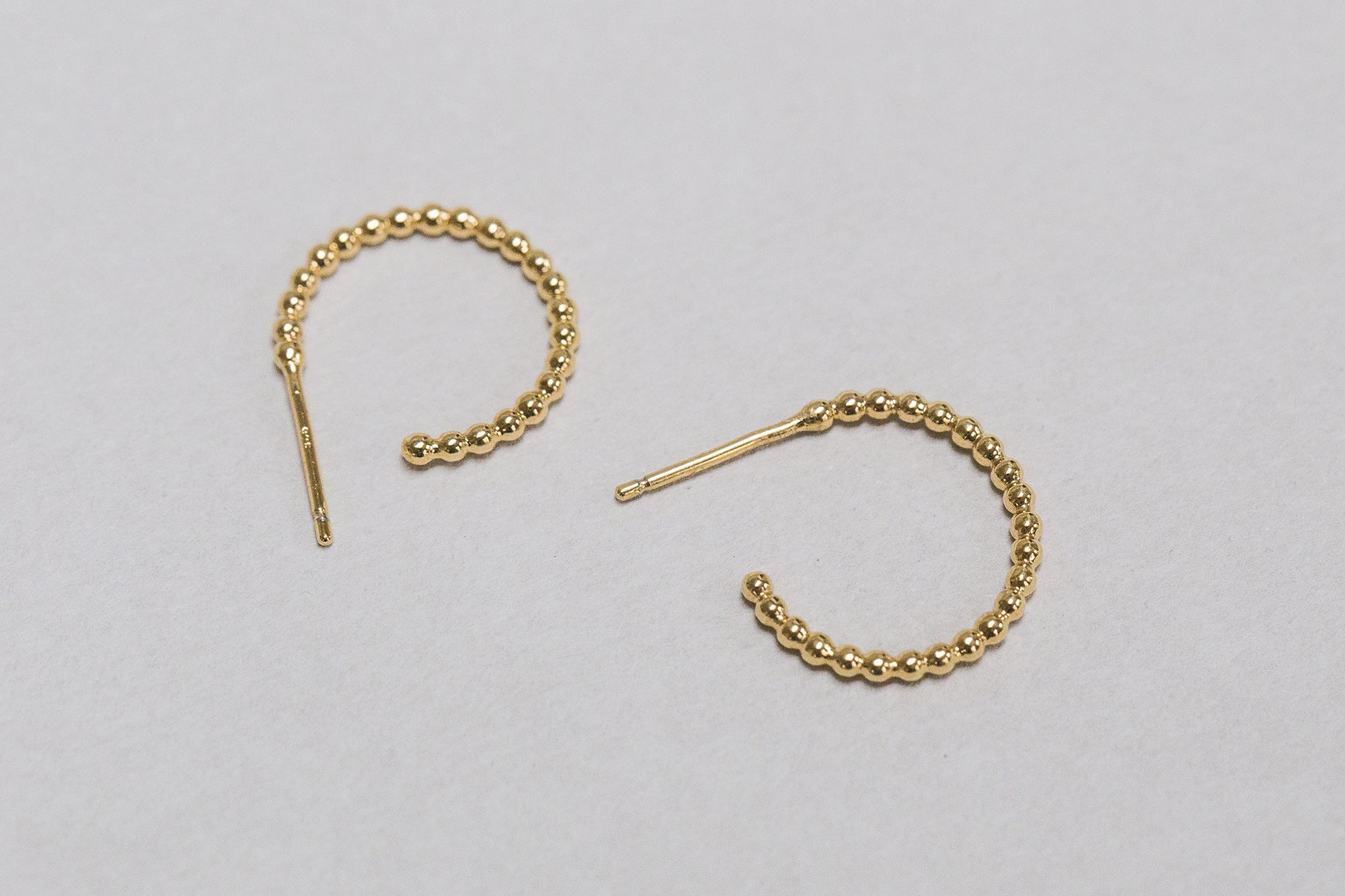 Yoriko Mitsuhashi for felt beaded small silver and silver gold-plated hoops 
